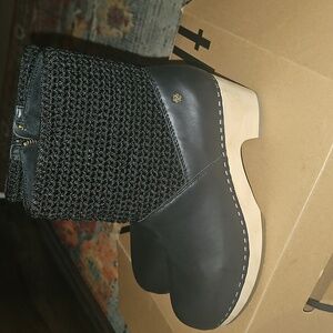 BNWOT The Sak Leather Clog Boots